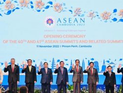 Presiden Jokowi dan Ibu Iriana Hadiri Upacara Pembukaan KTT ASEAN Kamboja