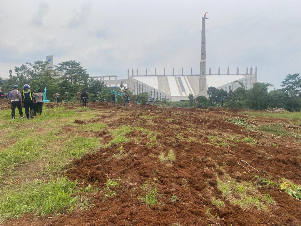 Penertiban Lahan UIII Terase I Lancar
