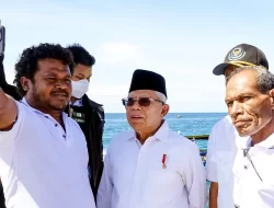 Nge-Vlog dengan Nelayan, Wapres Ma’ruf Amin Puji Semangat Kerja Masyarakat Biak Numfor
