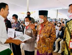 Presiden Joko Widodo Serahkan Bantuan Stimulan Rumah Korban Gempa Cianjur