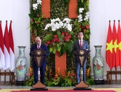 Presiden Joko Widodo dan Presiden Nguyễn Xuân Phúc Bahas Upaya Peningkatan Kerja Sama Indonesia-Vietnam