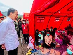 Presiden Joko Widodo Tinjau Posko Bencana Gempa Bumi BIN di Desa Cijedil