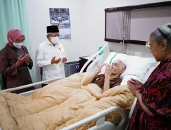 Wapres Ma’ruf Amin Besuk Jenderal TNI (Purn) Try Sutrisno di RSPAD Gatot Soebroto