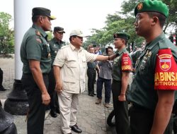 Menhan Prabowo Subianto Lanjutkan Penyerahan Sepeda Motor ke Babinsa di Kodam IV Diponegoro
