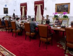 Presiden Joko Widodo Bertemu Perwakilan Industri Jasa Keuangan di Istana Merdeka