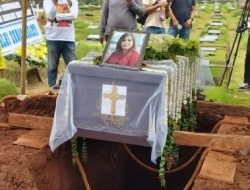 Jenazah Angela Hindriati Korban Mutilasi Bekasi Dimakamkan