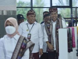 Presiden Joko Widodo Apresiasi Pemerintah Daerah Kembangkan Tenun di Jembrana