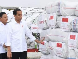 Menhan Pak Prabowo Dampingi Presiden Joko Widodo Lepas Keberangkatan Bantuan Kemanusiaan untuk Turki dan Suriah