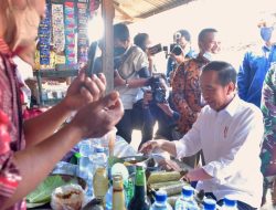 Jelang Ramadan, Presiden Joko Widodo Cek Ketersediaan Bahan Pokok di Pasar Mendenrejo Blora