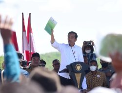 Serahkan SK Perhutanan Sosial dan TORA di Blora, Presiden Joko Widodo: Gunakan Secara Produktif, Jangan Ditelantarkan