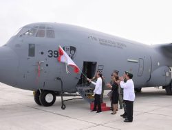 Disaksikan Presiden Joko Widodo, Menhan Prabowo Subianto Serah Terima Pesawat C-130J-30 Super Hercules ke TNI