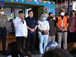 Kunjungi Posko Pengungsi Korban Kebakaran, Wapres Ma’ruf Amin Serahkan Bantuan