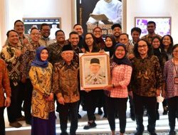 Milad ke-80 Tahun, Wapres Ma’ruf Amin Dapat Kejutan dari Awak Media