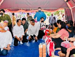 Presiden Joko Widodo Tinjau Posko Pengungsi Korban Kebakaran TBBM Pertamina Plumpang
