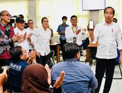 Presiden Joko Widodo Tinjau Kegiatan Penyampaian SPT di KPP Pratama Surakarta