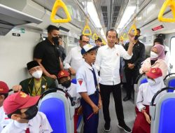 Presiden Joko Widodo dan Ibu Iriana Jajal Kereta Pertama di Pulau Sulawesi
