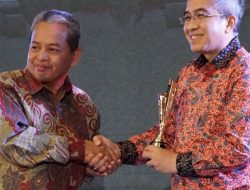 Obsession Awards 2023, Rektor Universitas Terbuka Prof Ojat Darojat Terima Best University Leaders