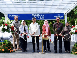Kasetpres Heru Budi Hartono Resmikan SPKLU di Istana Kepresidenan Bogor