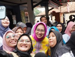 Warga Pamulang Adu Pantun Berikan Dukungan kepada Airin Rachmi Diany Jadi Gubernur
