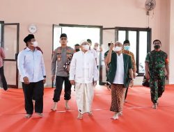 Wapres Ma’ruf Amin Salat Jumat Bersama Pj. Gubernur dan Wakapolda Banten di Masjid Agung Penata