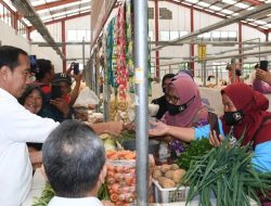 Presiden Joko Widodo Pantau Harga Kebutuhan Pokok di Pasar Cepogo, Boyolali