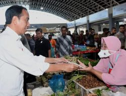 Kunjungi Pasar Legi, Presiden Joko Widodo: Secara Umum Harga Turun
