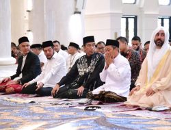 Momen Presiden Joko Widodo dan Ibu Iriana Salat Idulfitri di Masjid Sheikh Zayed