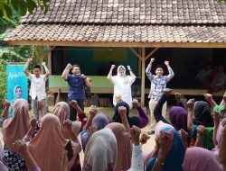 Ratusan Warga Pandeglang Berebut Jabat Tangan dan Berswafoto dengan Airin Rachmi Diany