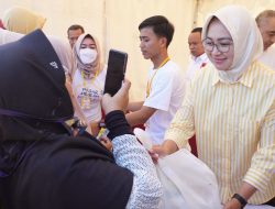 Ketua KPPG Airin Rachmi Diany Hadiri Pasar Murah Projo bersama Airlangga Hartarto di Tangerang
