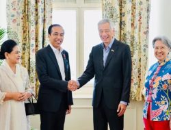 Presiden Joko Widodo dan Ibu Iriana Santap Siang Bersama PM Lee
