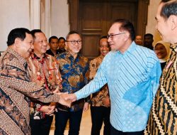 Menhan Prabowo Subianto Dampingi Presiden Joko Widodo Temui PM Malaysia