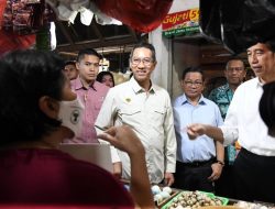 Presiden Joko Widodo Cek Harga Pangan di Pasar Menteng Pulo