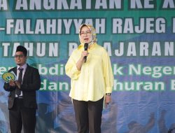 Airin Rachmi Diany Hadiri Acara Pelepasan Siswa-siswi SMP Ayatra dan Madrasah Islam Al-Falahiyyah