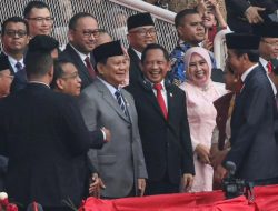 Menhan Prabowo Subianto Dampingi Presiden Joko Widodo Hadiri HUT ke-77 Bhayangkara di GBK
