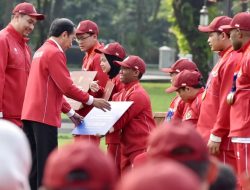 Presiden Joko Widodo Serahkan Bonus Apresiasi bagi Atlet ASEAN Para Games 2023