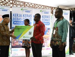 Kunjungi Institut Pertambangan Nemangkawi, Wapres Ma’ruf Amin Serahkan Bansos dan KUR Bagi Orang Asli Papua di Mimika