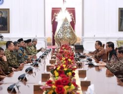 Presiden Joko Widodo Terima Pimpinan MPR di Istana Merdeka
