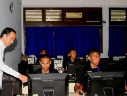 Momen Presiden Joko Widodo dan Ibu Iriana Tinjau Aktivitas Pembelajaran di SMKN Jawa Tengah