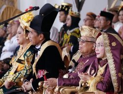 Berbusana Adat Sumatera Barat, Wapres Ma’ruf Amin Hadiri Upacara Peringatan Detik-Detik Proklamasi di Istana Merdeka