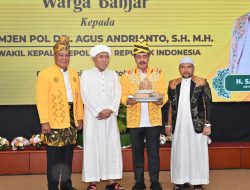 Penganugerahan Wakapolri Komjen Pol Agus Andrianto Sebagai Warga Kehormatan Kerukunan Bubuhan Banjar (KBB)