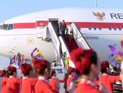 Presiden Jokowi dan Ibu Iriana Tiba di Beijing