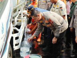 Sambut HUT Humas Polri Ke-72, Humas Polda Metro Jaya Gelar Baksos Pemberian Air Bersih, Pembagian Sembako dan Pengecekan Kesehatan Gratis