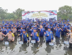 Baksos HUT Polairud ke-73, Polisi Bebersih Pantai dan Tanam Mangrove di Tanjung Pasir