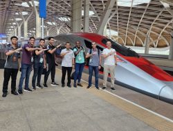 Dukung Pelaksanaan Laga Bola Dunia, Kereta Cepat Whoosh Layani Keberangkatan Sejumlah Tim Official FIFA Serta PSSI dan Sediakan Shuttle Bus Gratis di Stasiun Kereta Cepat Tegalluar menuju Stadion Si Jalak Harupat