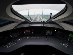 Gunakan Teknologi Tinggi, Kereta Cepat Whoosh Siap di Musim Hujan