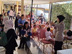 Hari Anak Sedunia, Polsek Jatinegara terima kunjungan Anak Paud kenalkan tugas dan profesi Polisi
