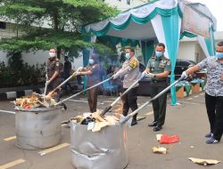 Kapolres Metro Bekasi Kota Hadiri Kegiatan Pemusnahan Barang Bukti Berkekuatan Hukum Tetap Tahun 2023 di Kejaksaan Negeri Kota Bekasi