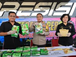 Kapolres Metro Bekasi Kota Pimpin Gelar Ungkap Kasus Penyalagunaan Narkoba Jenis Shabu sebanyak 12,7 Kg