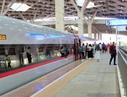 Kereta Cepat Whoosh Angkut 21 Ribu Penumpang, Rata-rata Okupansi Tembus 98,5 Persen