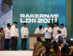 Menhan Prabowo Subianto Dampingi Presiden Joko Widodo di Rakernas LDII 2023